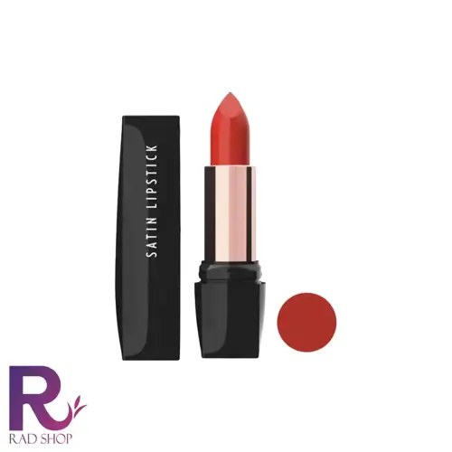 رژلب جامد ساتین گلدن رز، رژ قرمز آجری باز با بدنه مشکی و حلقه رزگلد، کنار درپوش و دایره نمونه رنگ، روی زمینه سفید